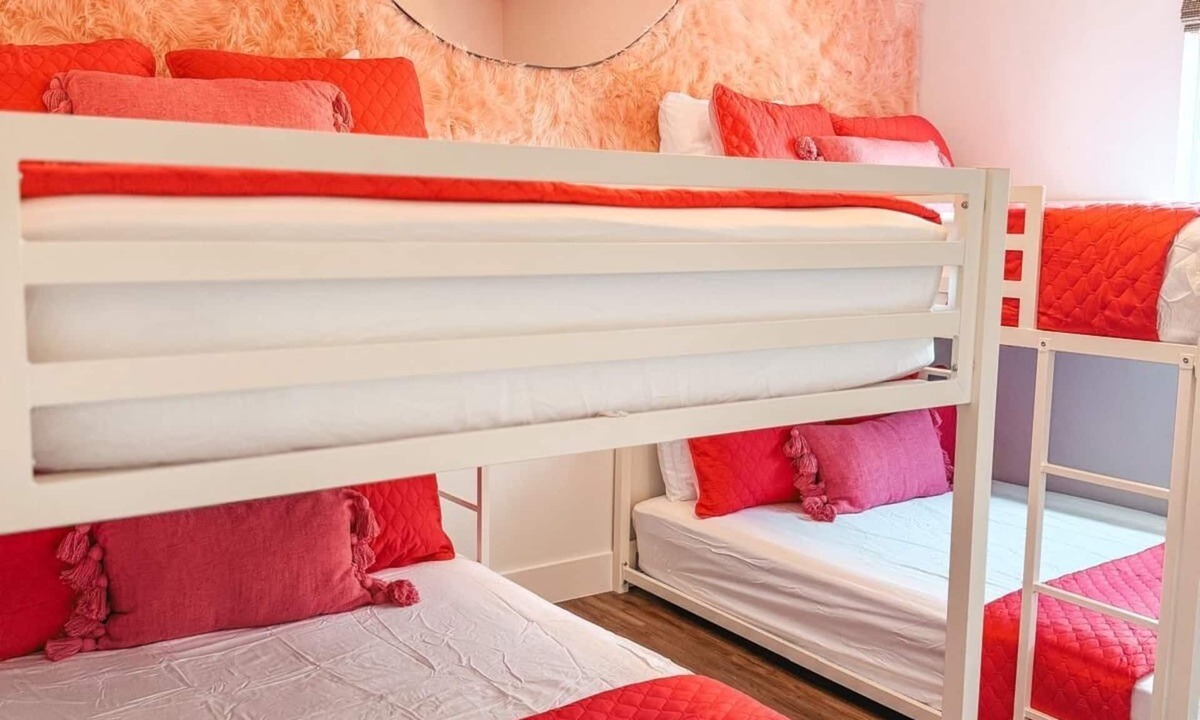 Country Walk House | The ultimate pink getaway for bachelorette parties and girls’ trips!