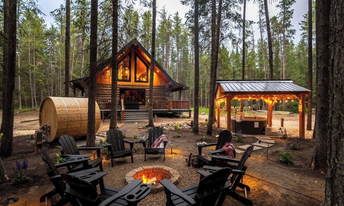 West Glacier Cabin | The West Glacier Cabin- Hot Tub, Firepit, Sauna