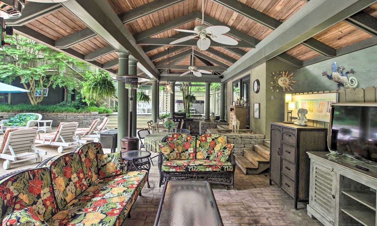 Rio Cottage | The White Elephant Inn Getaway w/Pool & Hot Tub!