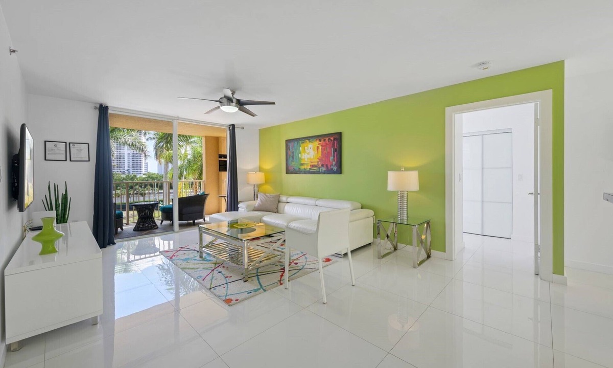 Aventura Apartment | The Yacht Club at Aventura Great unit 3BD 2BA Apt #408 Fully Equipped Wi Fi