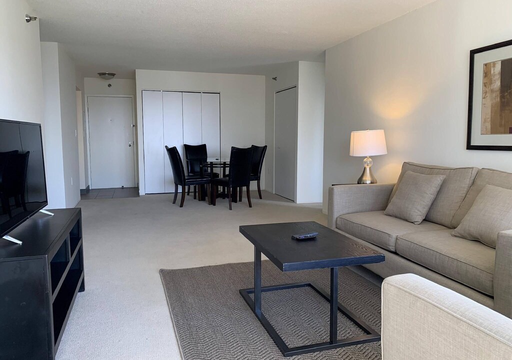 Chinatown Apartment | Theater District 30 Day Stays 2Bedroom den