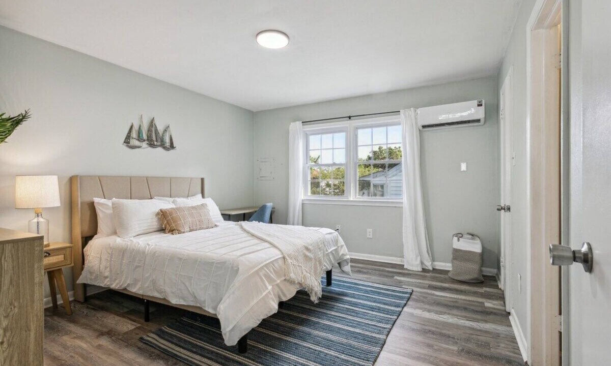 East Ocean View Apartment | This apartment is a 1 bedroom(s), 1 bathrooms, located in Norfolk, VA.