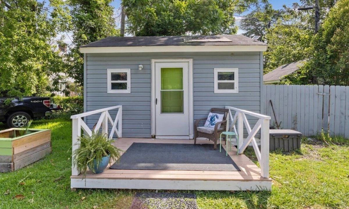 Hampton Cottage | This cottage is a 0 bedroom(s), 1 bathrooms, located in Newport News, VA.