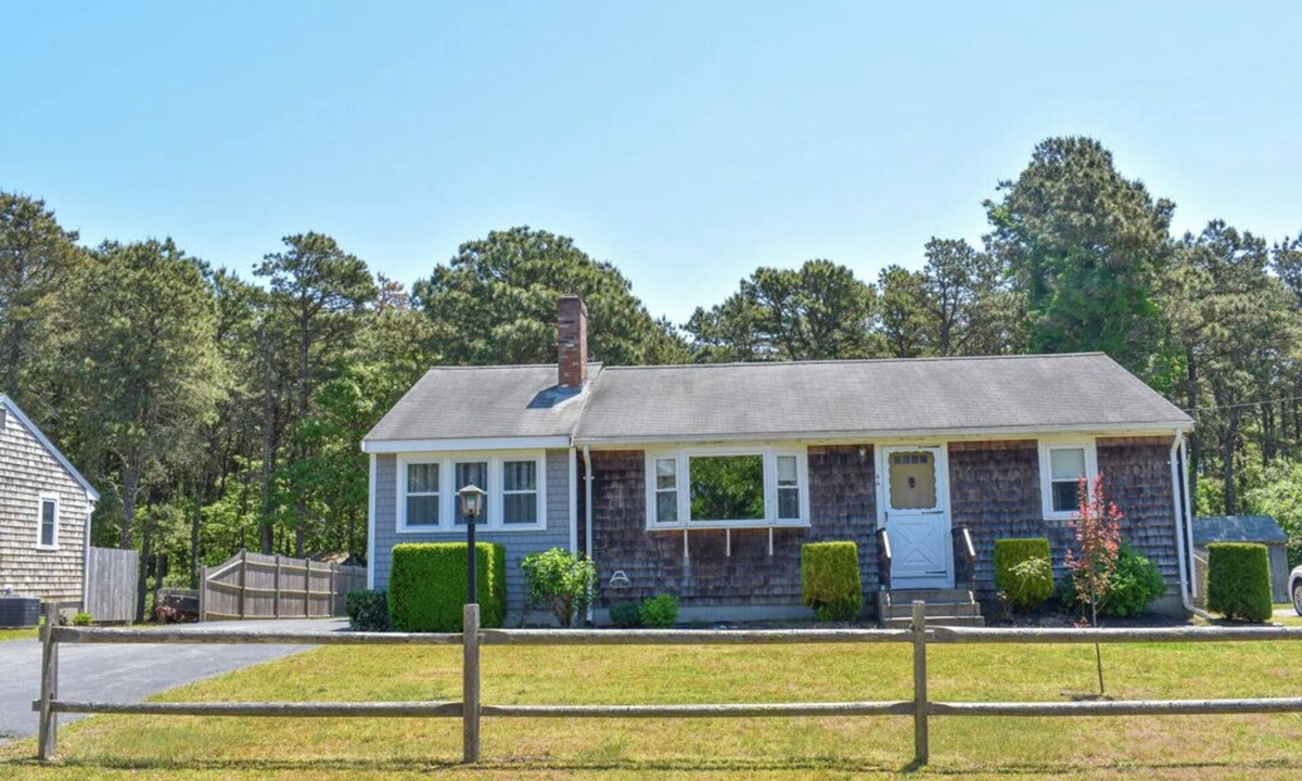 Dennis Port House | This spacious 3 bedroom home offers central air and plenty of living space!