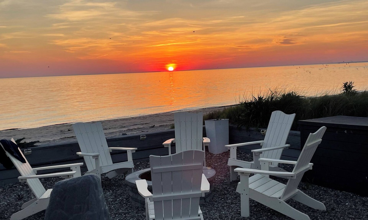 Goshen House | This spectacular home marries BEACHfront and BAYfront!