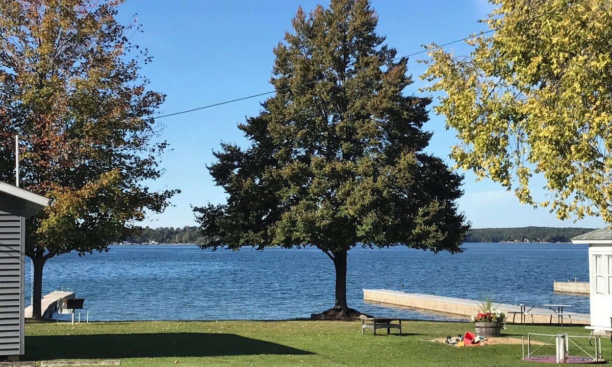 Frontenac Cottage | Thousand Islands camp on the St. Lawrence River, Boat docking included.