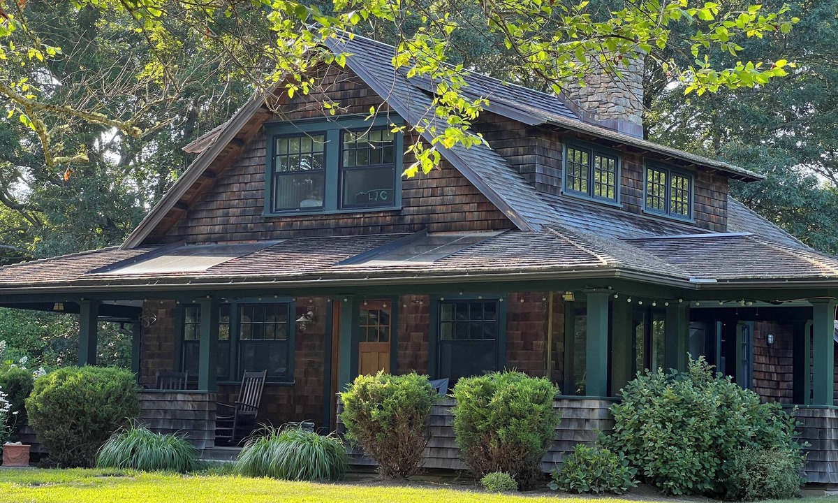 Adamsville House | Three bedroom Arts & Crafts bungalow in peaceful Little Compton