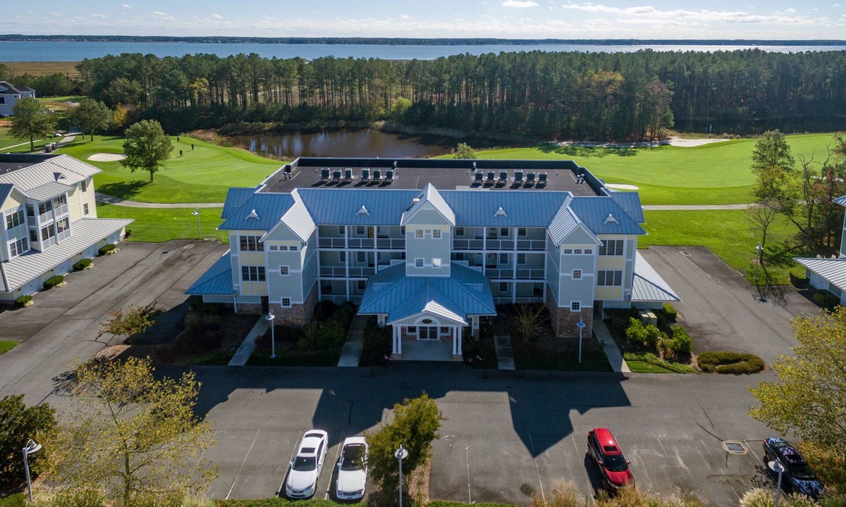 Long Neck Condo | Three bedroom condo in The Peninsula! ~