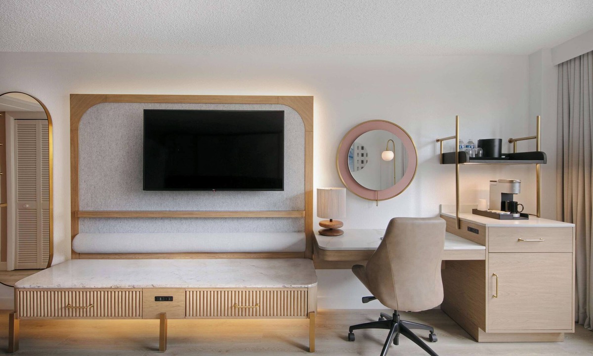Flagami Hotel | Three Units to Enjoy! Close to Versace Mansion!