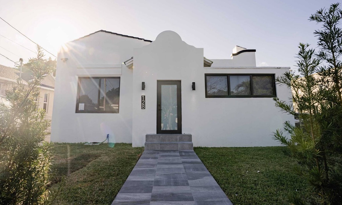 West Little Havana Villa | Tilah Stays | Cuban Themed Pool Villa+Guest House