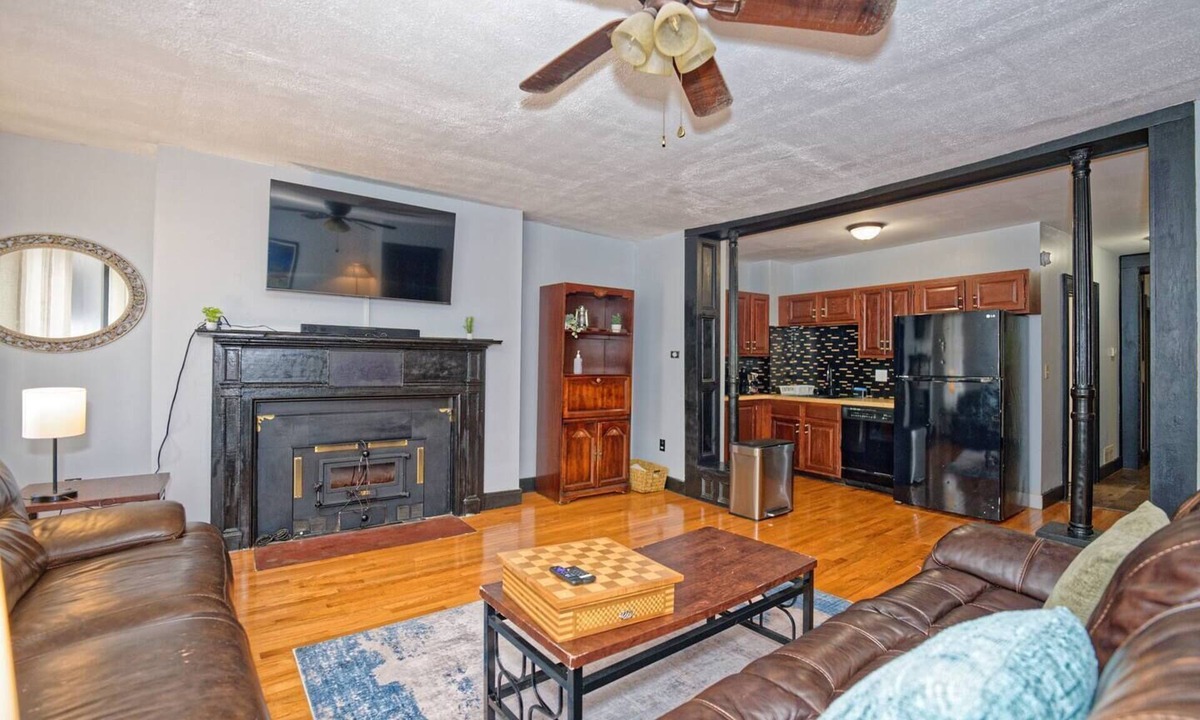 Downtown Albany Apartment | Timelessly Restored 2-Bed Fl 2 Apt @DowntownAlbany