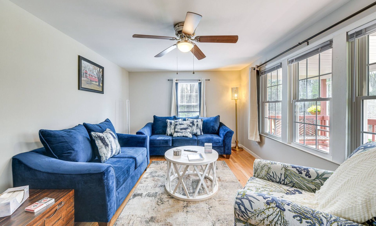 Stonehouse House | Toano Home w/Screened Porch: Steps to Lake!