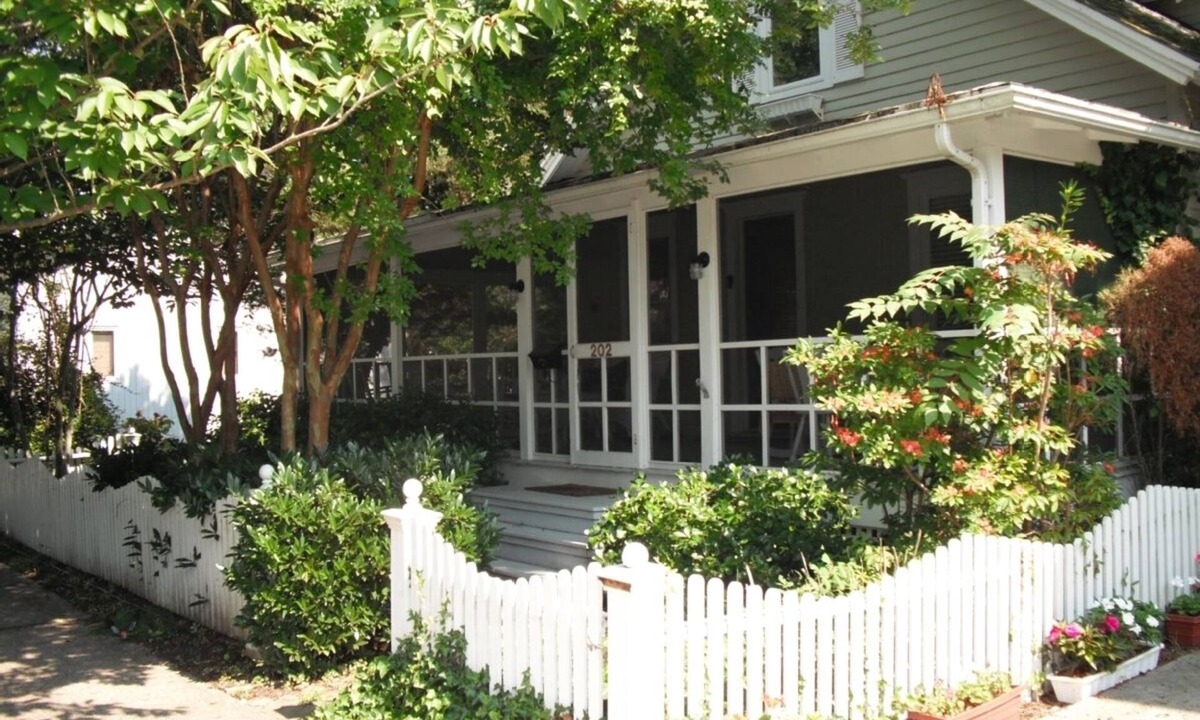 South Rehoboth Cottage | Top Performer! Quintessential historic cottage