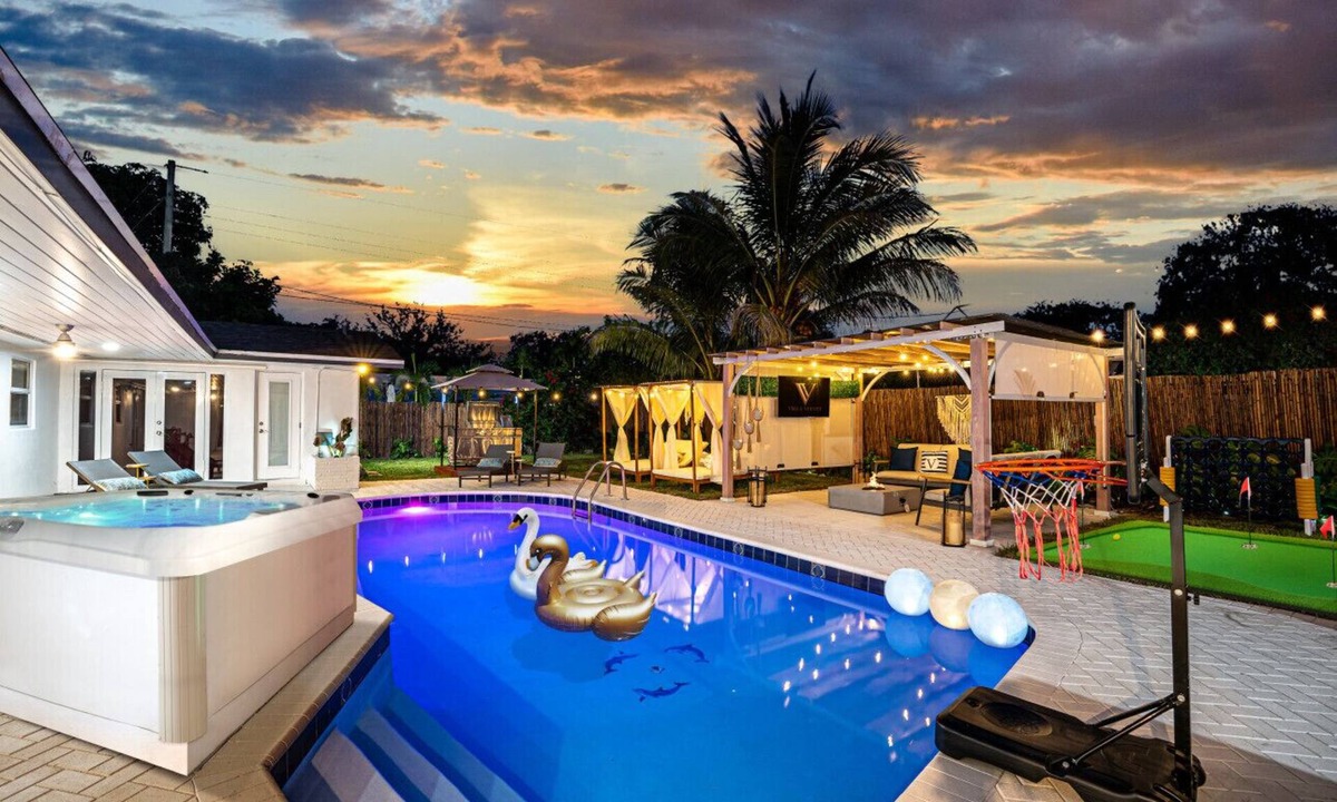 Pembroke Pines Villa | Top Villa BBQ, Game Room, Hot Tub and Pool