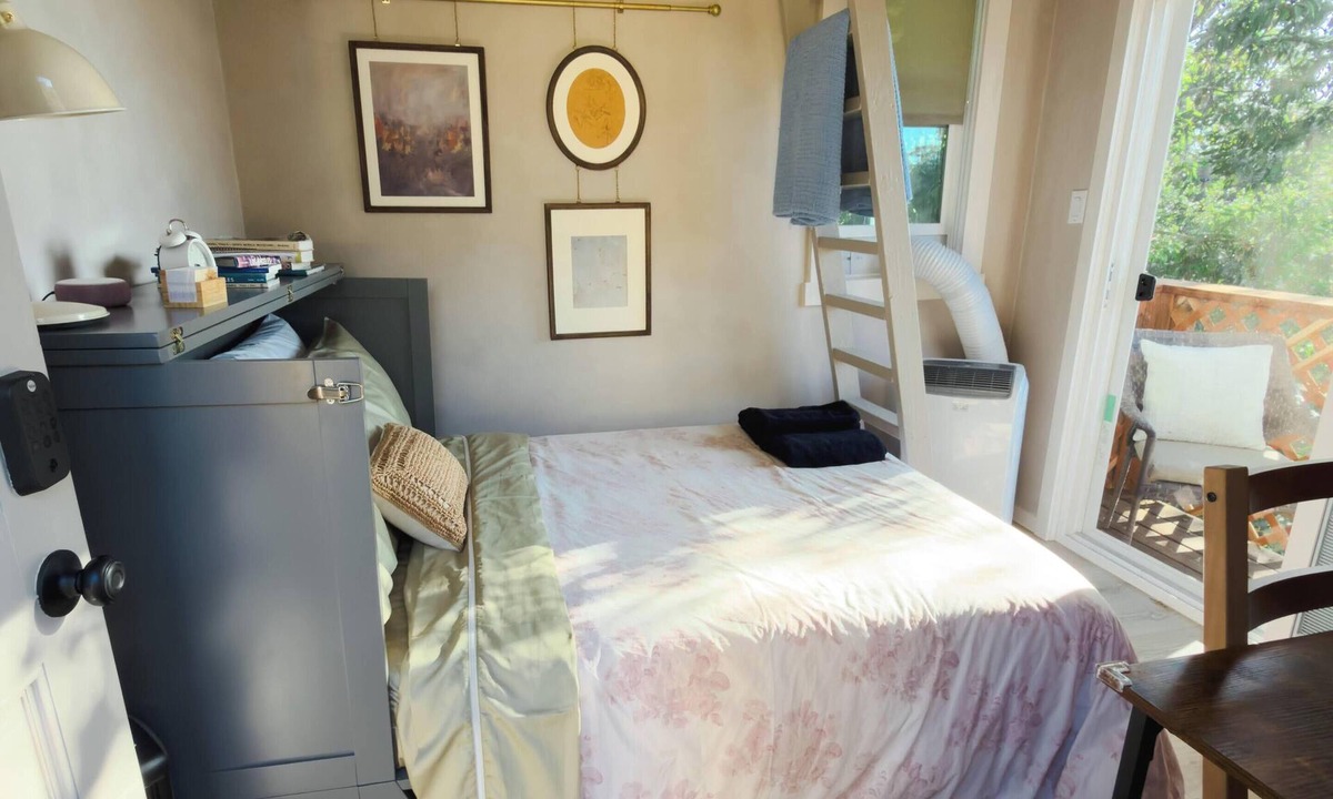 Topanga Apartment | TopangaDreaming - Artistic Studio 02 With Balcony