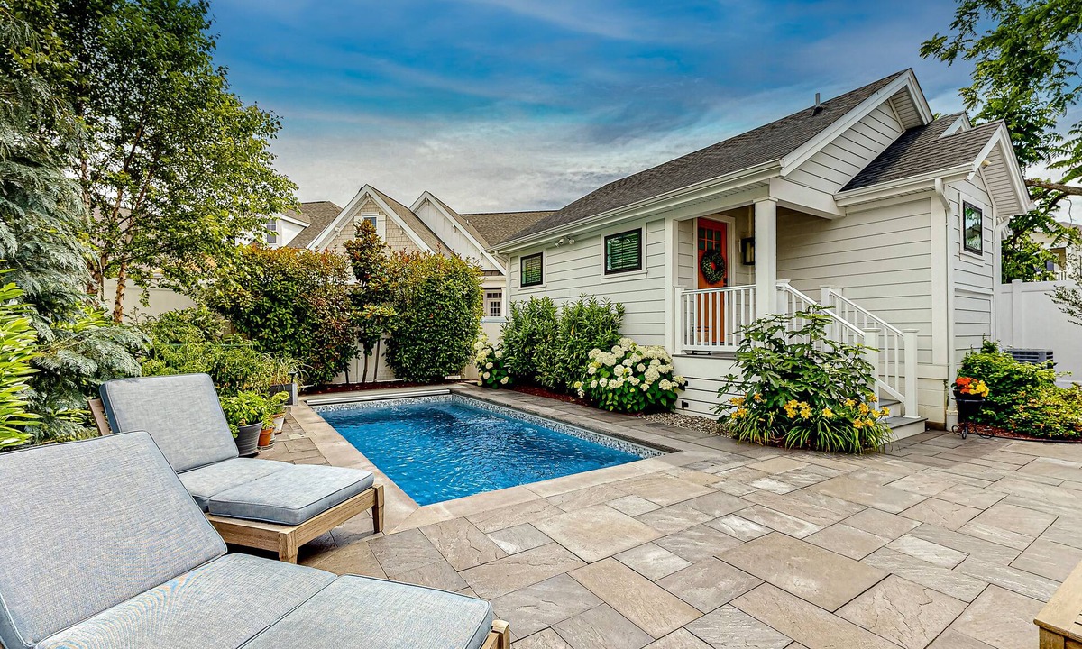 Rehoboth Beach Cottage | Town of Rehoboth Beach dog-friendly cottage with a private pool, washer/dryer