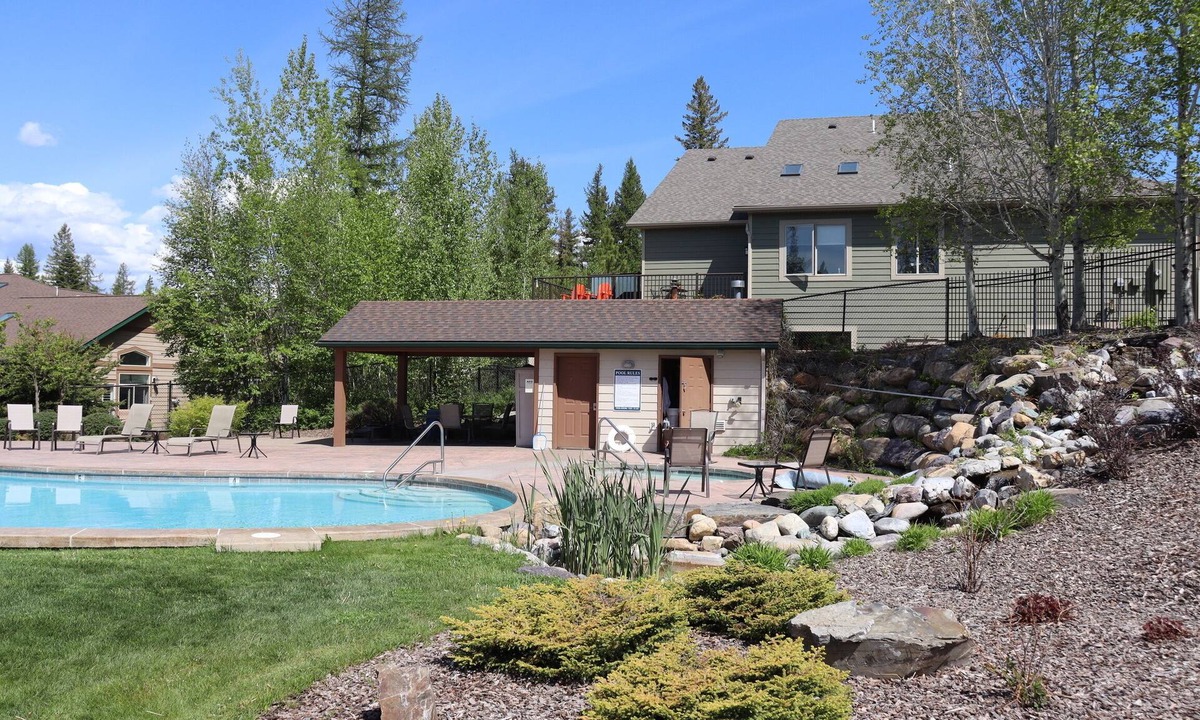 Columbia Falls House | Townhome on Golf Course - Pool & Spa - Screened Porch