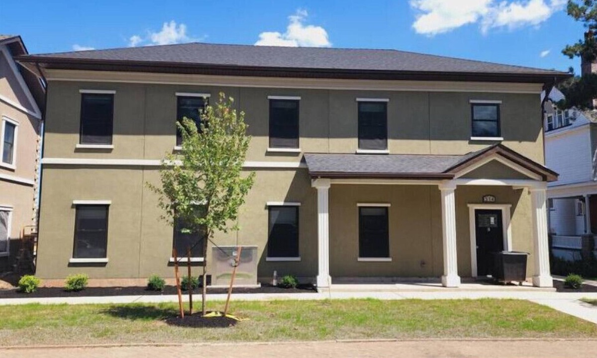 Downtown Niagara Falls House | Townhomes at the Falls - 314 F Upper - Buffalo Ave 2 Blocks from the Falls!