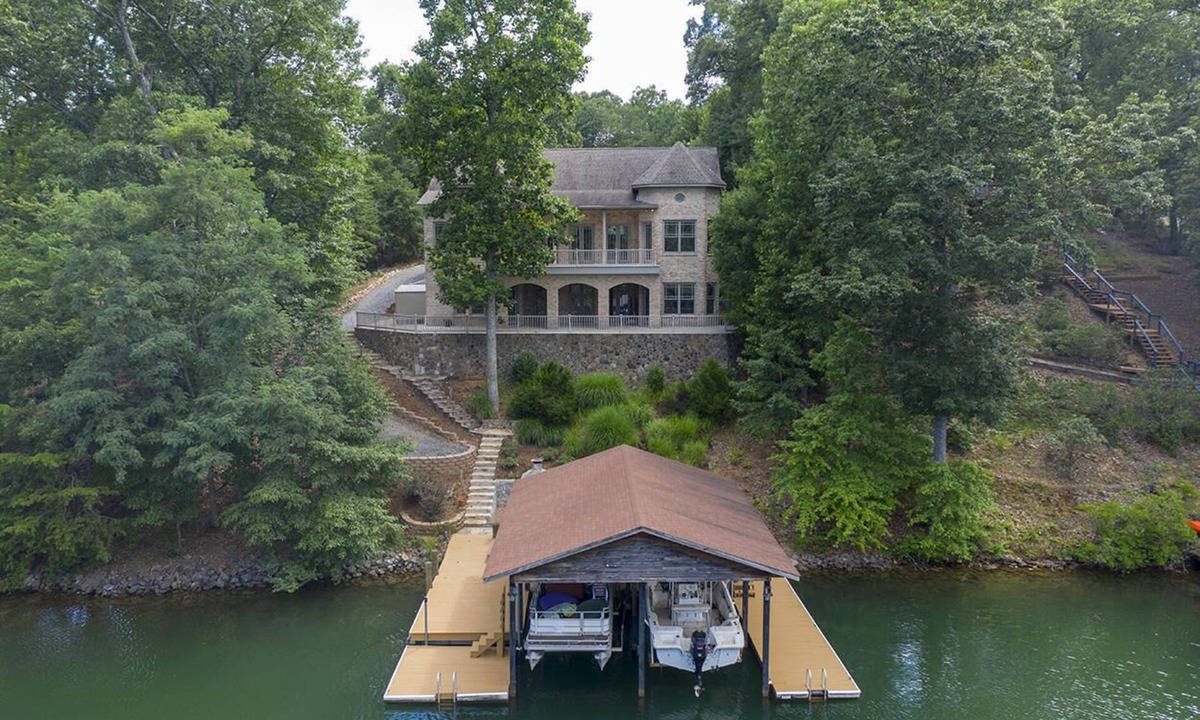 Huddleston House | Tradewind Terrace-Mtn View, Kayaks, Paddleboards, Outdoor Kitchen, Generator etc