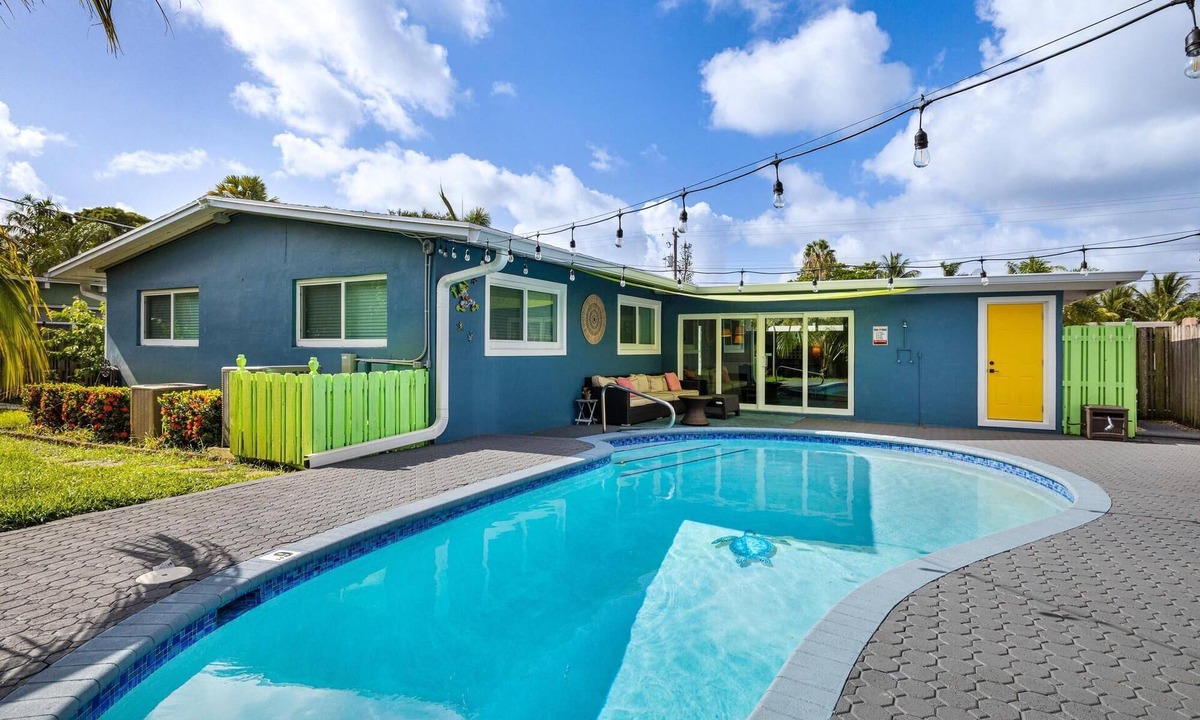 Wilton Manors Villa | Trendy 3-bedroom villa with saltwater pool and yard