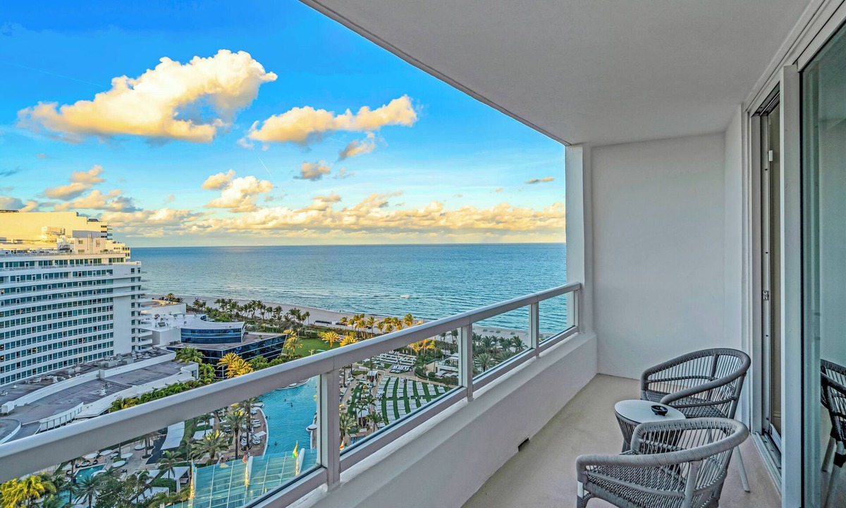 Mid Beach Hotel | Tresor Fontainebleau Ocean North View One Bedroom