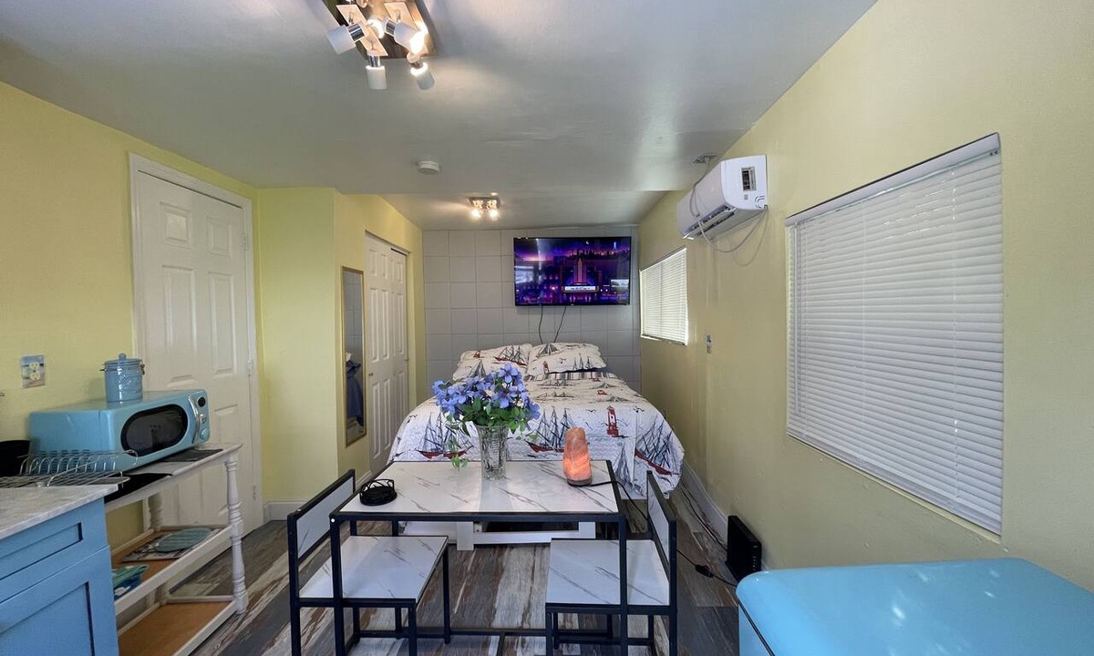Mango Groves Apartment | Tropical Maritime 1.5 mi to beach & 0.3 mi to downtown