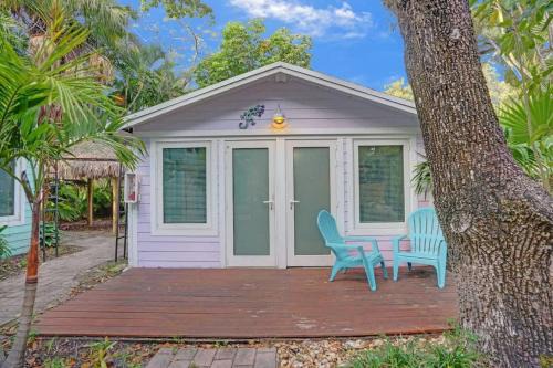 Sailboat Bend Apartment | Tropical Oasis 2BR w Pool