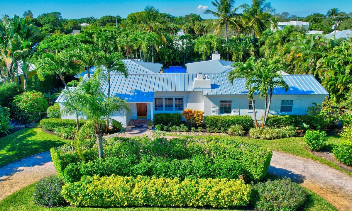 Lake Ida Shores House | Tropical Oasis - 5 bdrm w/pool & private cottage in Delray Beach