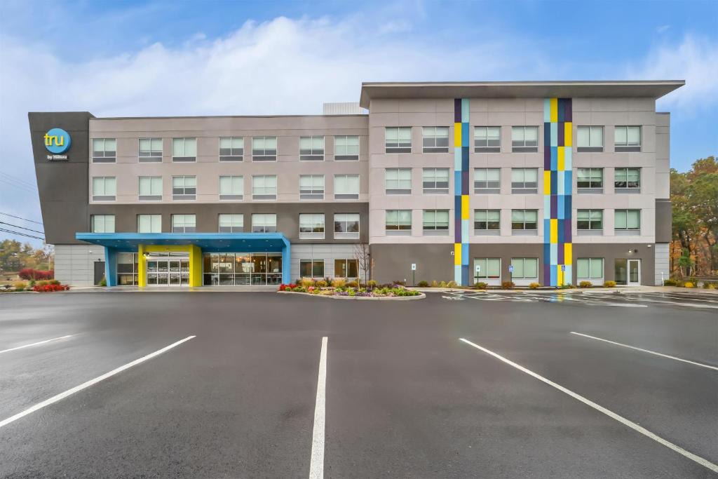 Brockton Hotel | Tru By Hilton Brockton