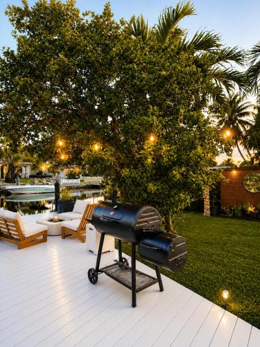 North Central Hollywood House | Tulixx Hollywood Entire Waterfront Villa Sleeps 6 free WiFi &Parking