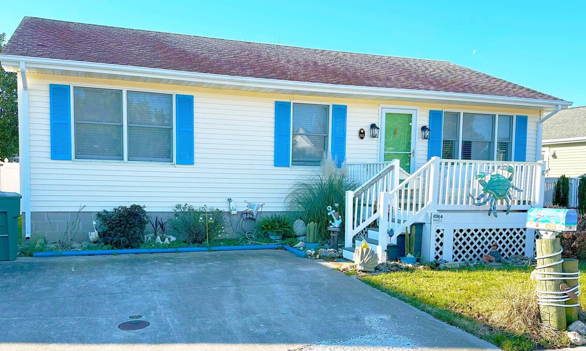 Caine Woods House | Twin Tree Road 511-Bayside 136th St, W/D, AC, Free WIFI, Pool