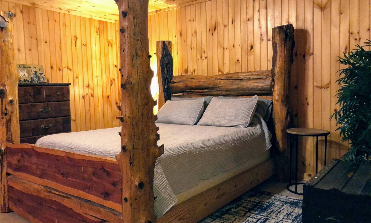 Butler Cabin | Twisted Vines – Tiny Home Getaway Near Watauga Lake, Summer Adventure Awaits