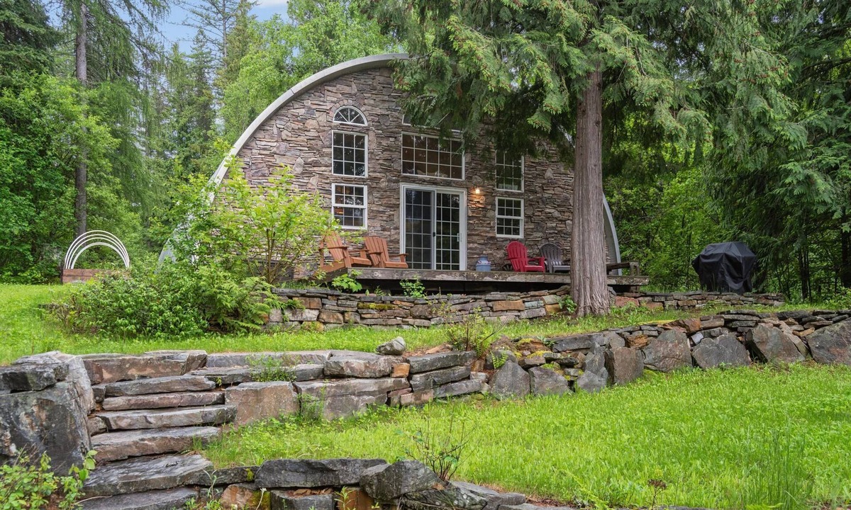 Columbia Falls Cabin | Two Bedroom Quonset Hut on Spoon Lake