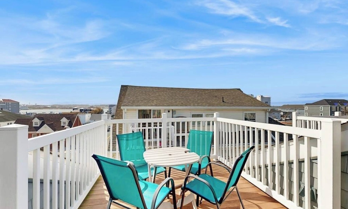 Ocean City Condo | Two-Level Condo with Balcony, Central AC, Washer/Dryer & WiFi - Near the Beach