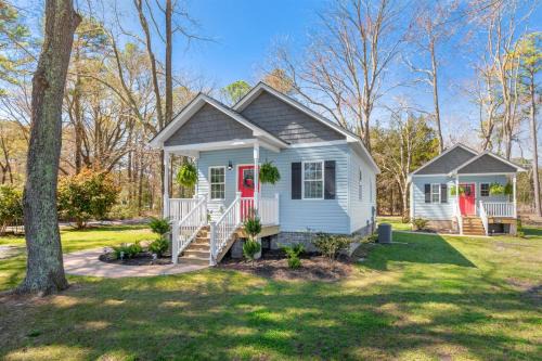 Deltaville House | Two Private Cottages 3BR, Boat Parking, Walk to Marinas