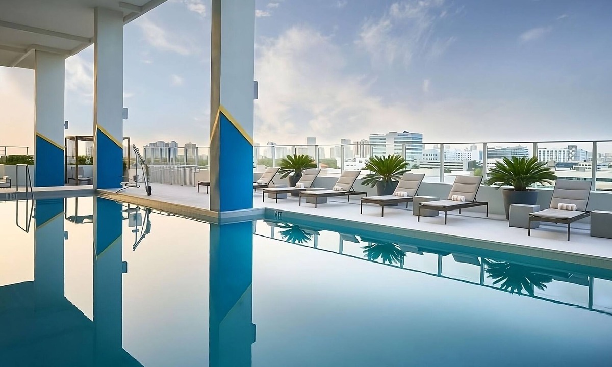 Ojus Hotel | Two Units | Modern Stays | Rooftop Pool | Near Aventura Mall & Beach