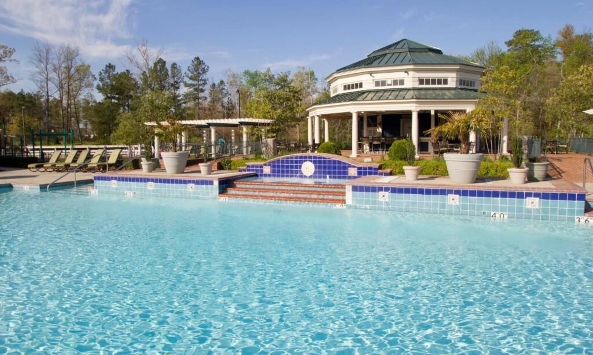Berkeley Hotel | Ultimate Family Escape with Pools, Mini Golf & Sports Courts l 2 Spacious Rooms