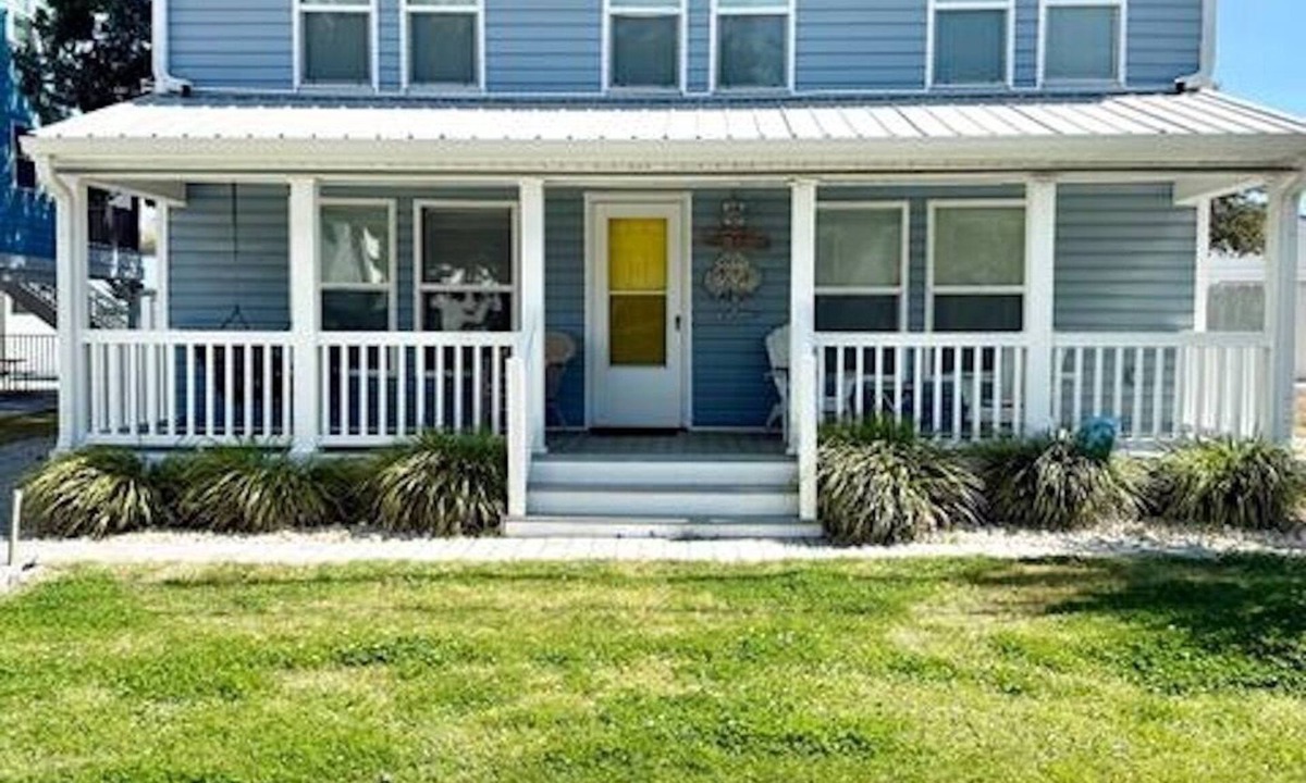 Cherry Grove Beach House | Ultimate vacay home, walk to beach, fenced in yard