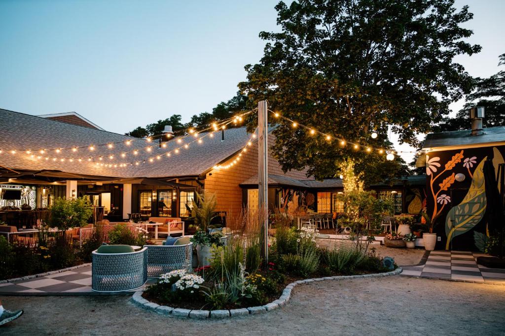 West Yarmouth Hotel | UNCOMMONER HOTEL by Reverie Boutique Collection