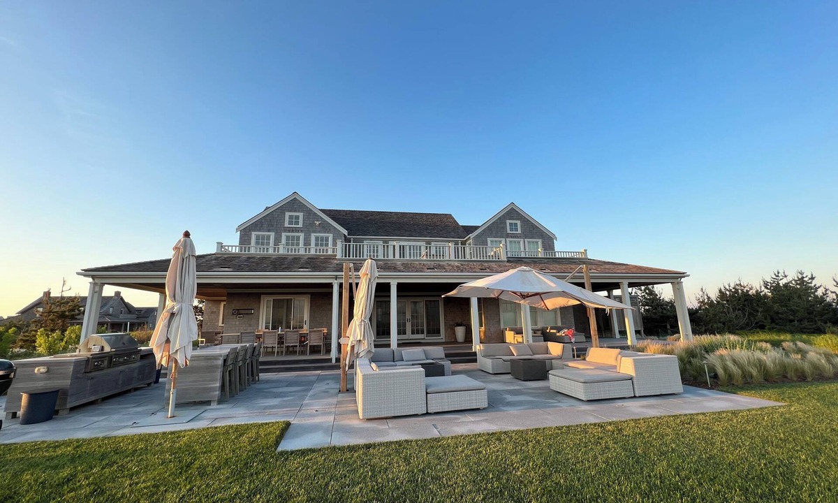 Nantucket House | UNIQUE DIRECT CISCO BEACH ACCESS! 6 Bedroom Beach House
