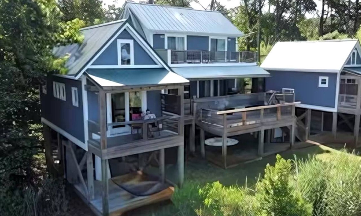 Kitty Hawk Cabin | Unique Soundfront Rental Set in Kitty Hawk Woods Coastal Preserve of North Carolina