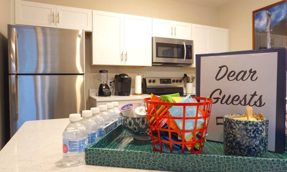 Chelsea Apartment | Unit 31 1BR with Den Office Space Long-term stays