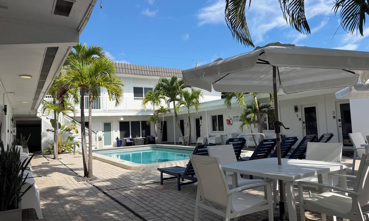 Lauderdale-by-the-Sea Hotel | Unit 6 Premium 1 Bedroom King Pool View Suite, King Bed, kitchen, pool view