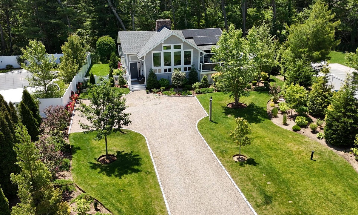 Summersea House | Updated 3-bedroom house with AC in charming New Seabury