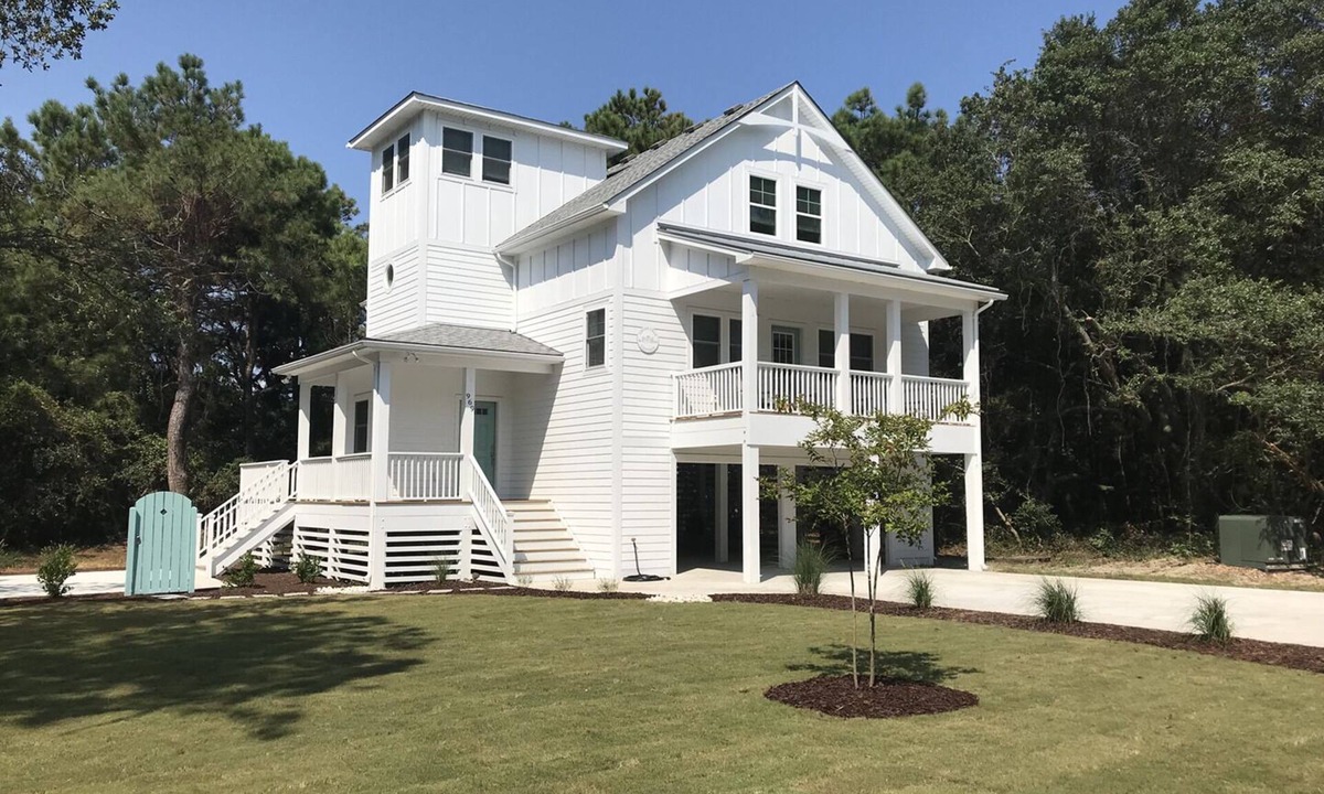 Monteray Shores House | Updated and Modern Corolla Beach Retreat!