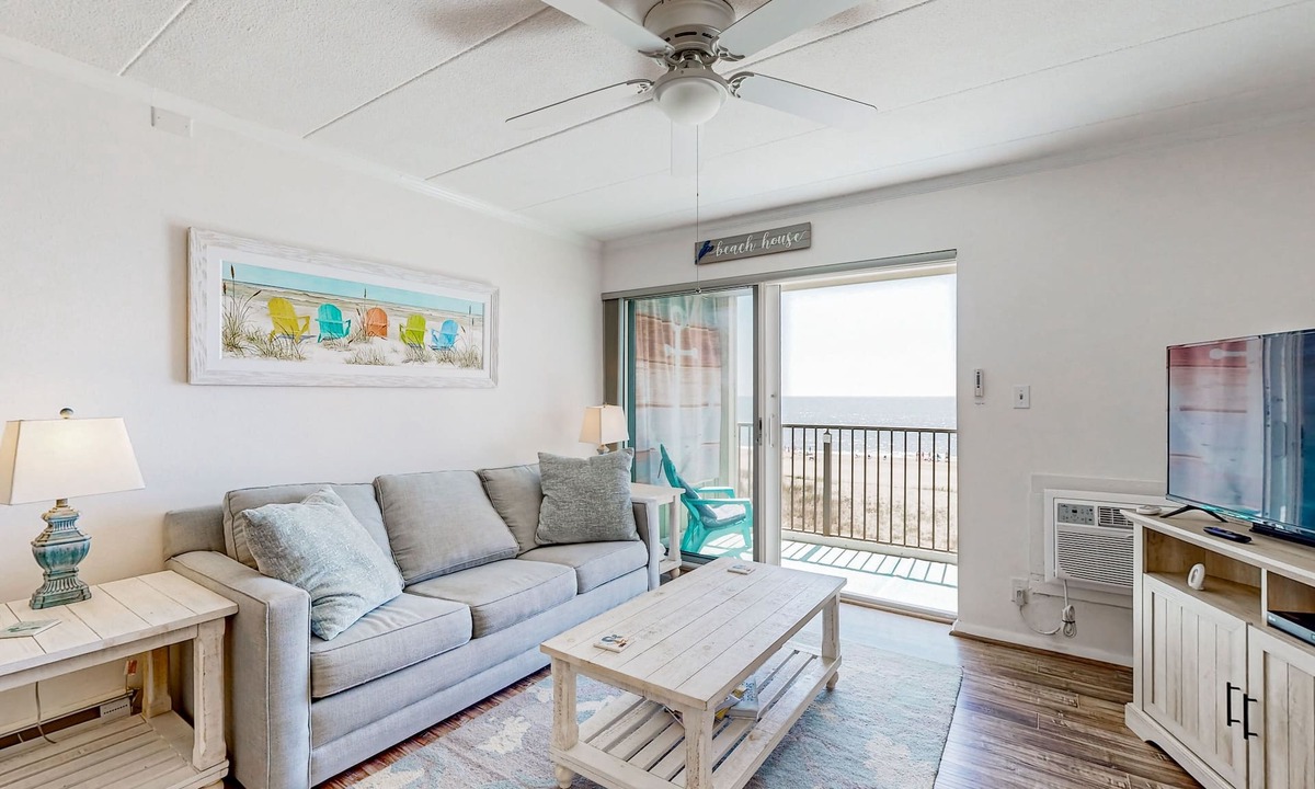 Midtown Ocean City Condo | Updated Constellation House Condo w/Oceanfront Balcony, Walk to Restaurants