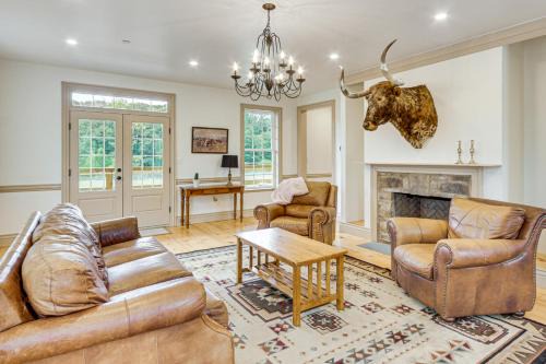 Middletown House | Updated Farmhouse < 2 Mi to Historic Middletown!