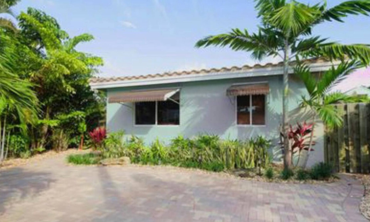 Royal Poinciana House | Updated Hollywood Classic off historic golf course & Downtown & Beaches &.