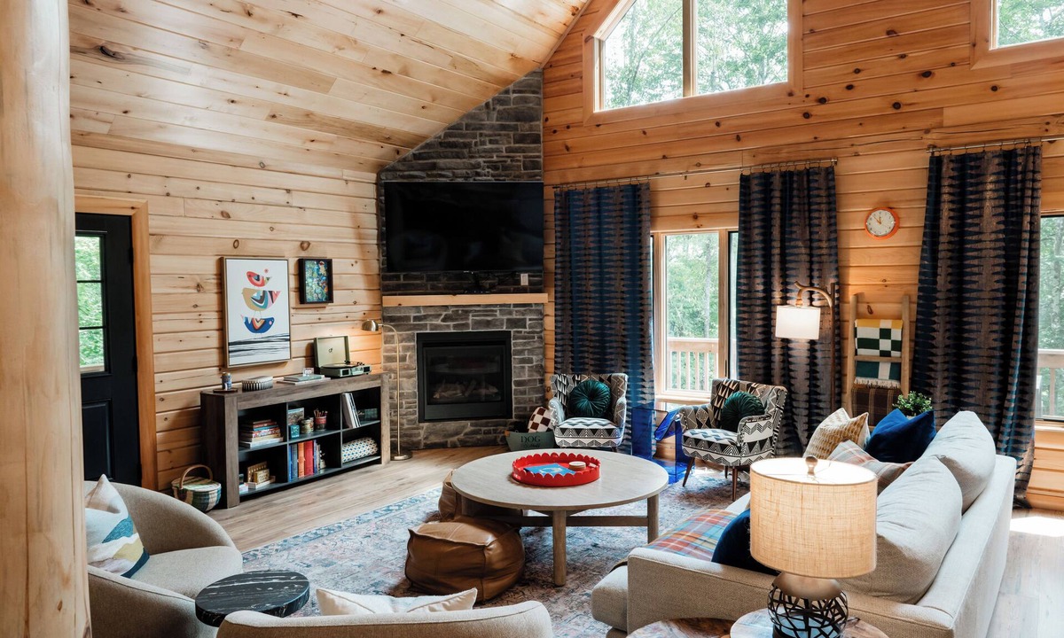 McHenry Cabin | Upscale 5BR Cabin at Deep Creek - 4 King Suites + Hot Tub & Dog Friendly