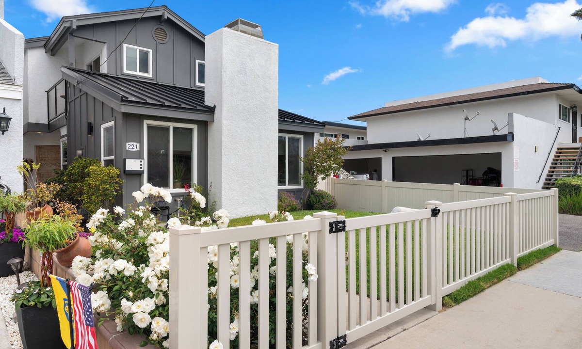 Yorktown House | Urban Beach House in Downtown Huntington Beach